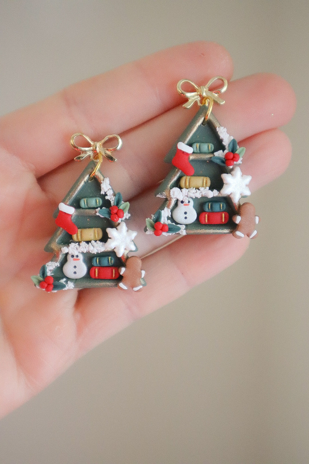 Holiday Christmas Tree Bookshelf