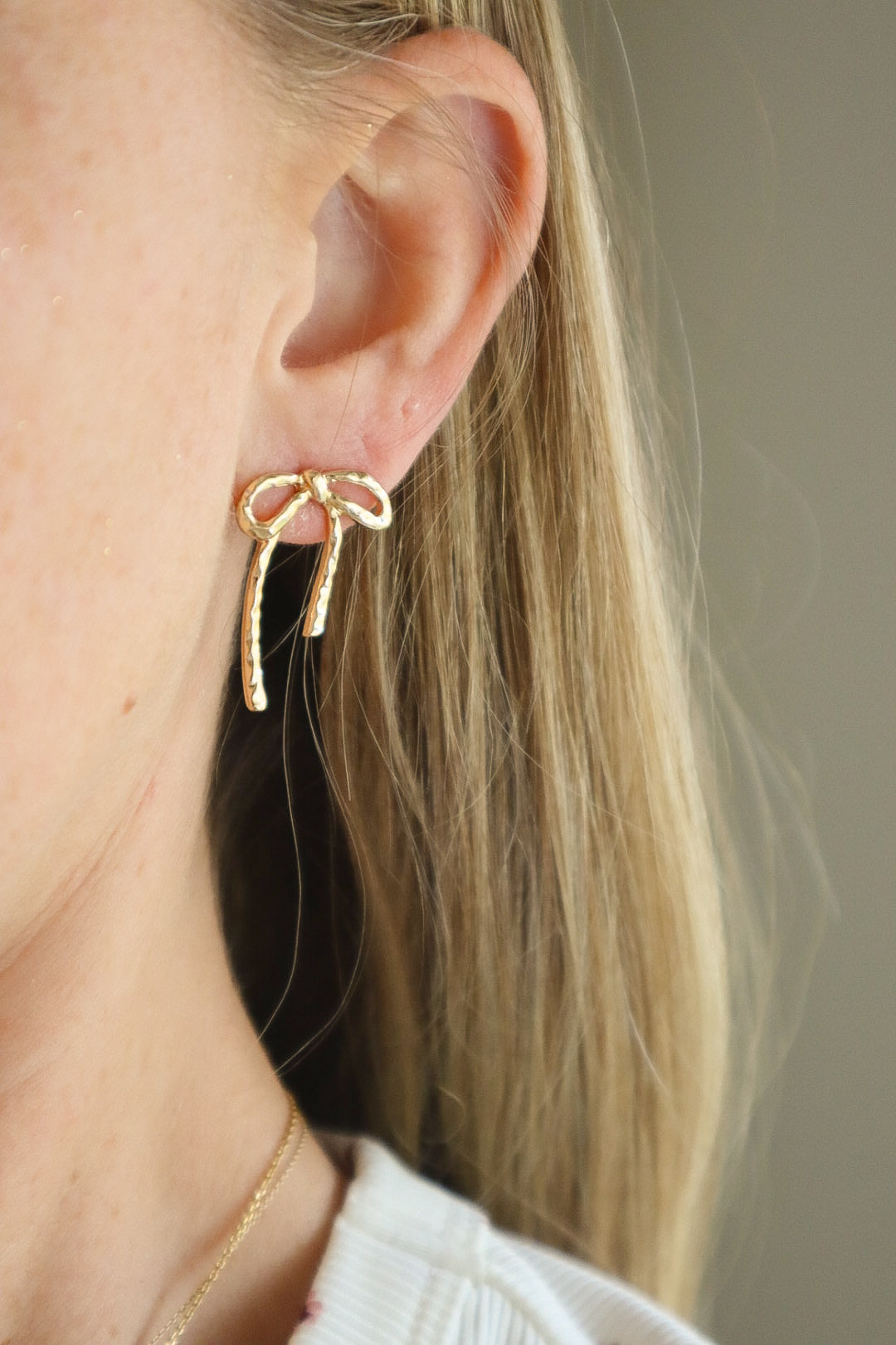 VALENTINE’S DAY BOUTIQUE | Floppy Ribbon Studs