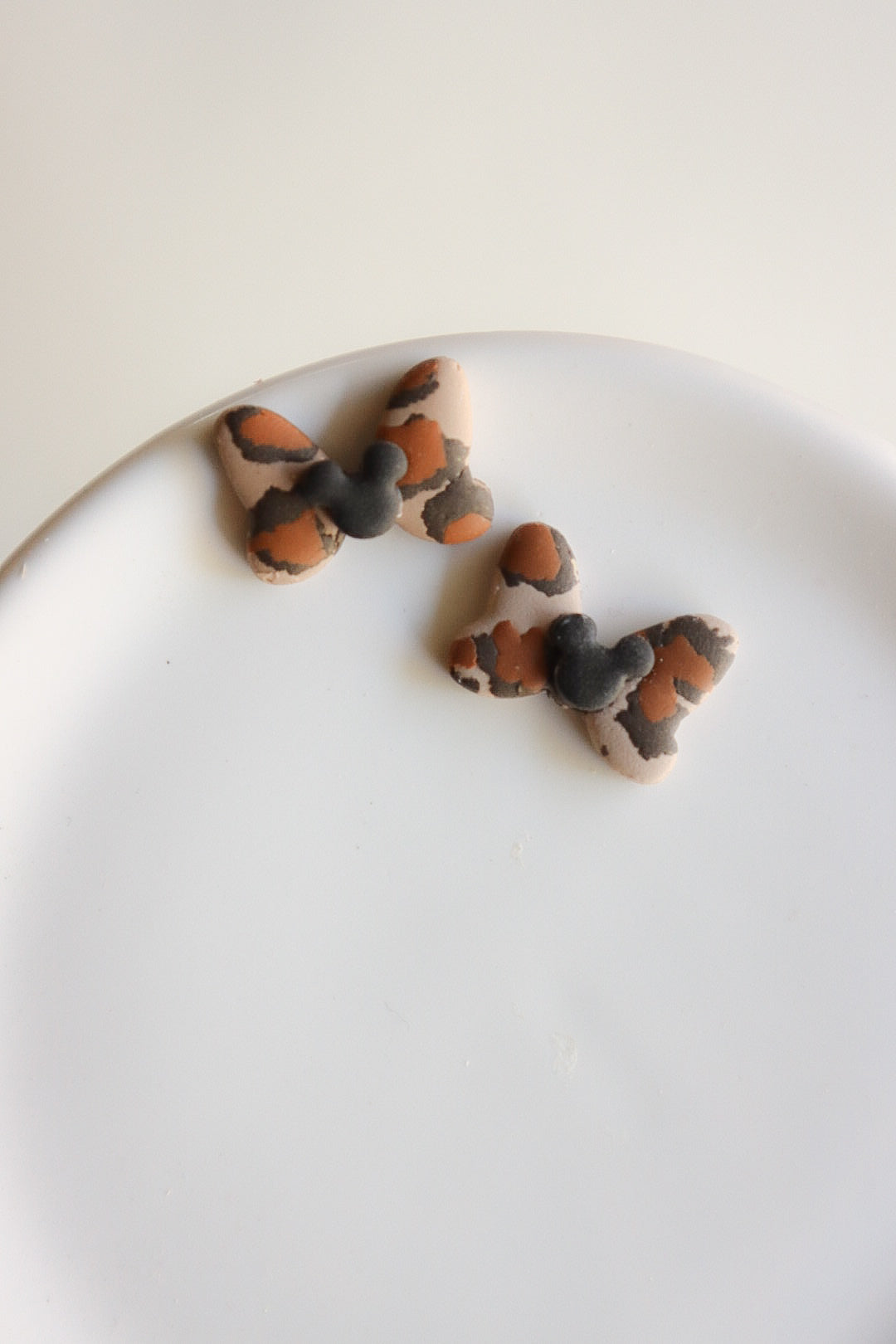 Mini Safari Bow Studs