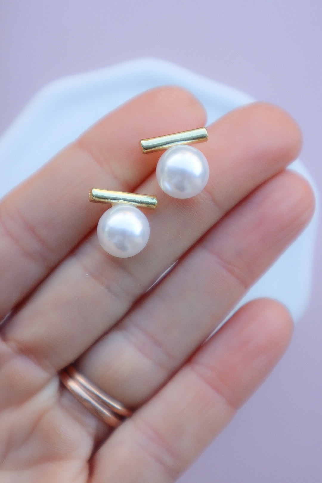 VALENTINE’S DAY Boutique | Gold Bar Pearl Studs