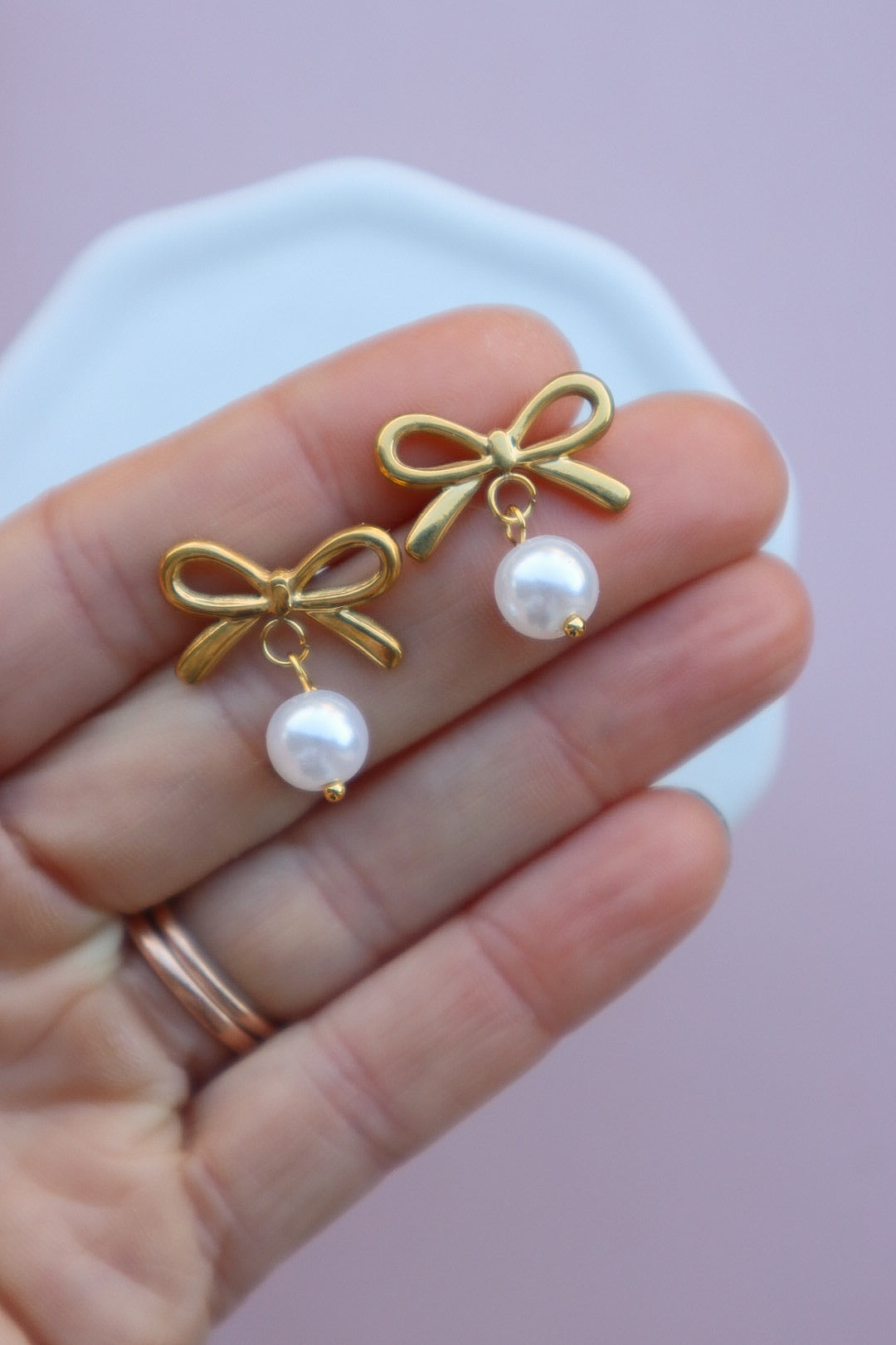 VALENTINE’S DAY Boutique | Gold Bow/Pearl Studs