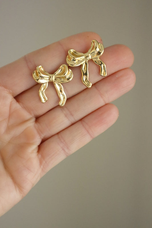 VALENTINE'S DAY Boutique | Gold Bow Studs