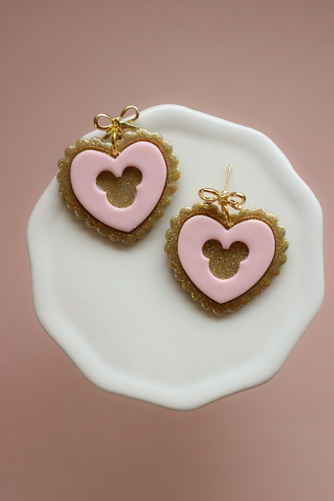 VALENTINE’S DAY | Gold & Pink Scallop Heart